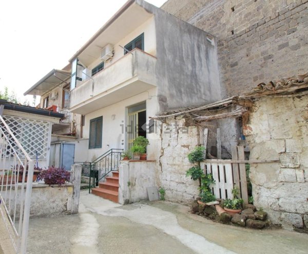 casa indipendente in vendita a Caserta in zona Puccianiello