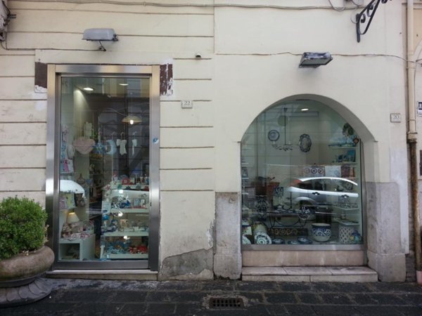 negozio in vendita a Caserta in zona Centro Città