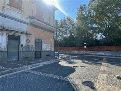 locale commerciale in vendita a Caserta
