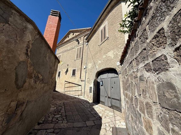 appartamento in vendita a Caserta in zona Casertavecchia