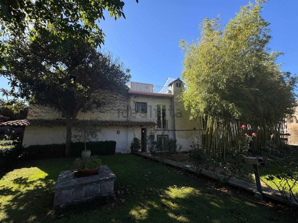 casa indipendente in vendita a Caserta in zona Casertavecchia