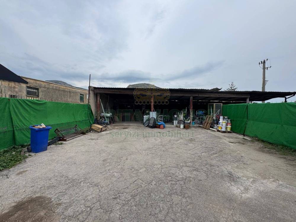 locale di sgombero in vendita a Caserta in zona Acquaviva