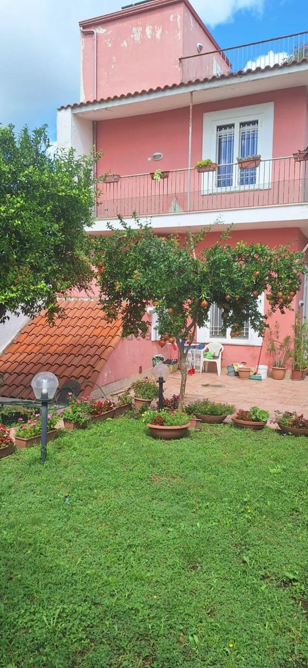casa indipendente in vendita a Caserta