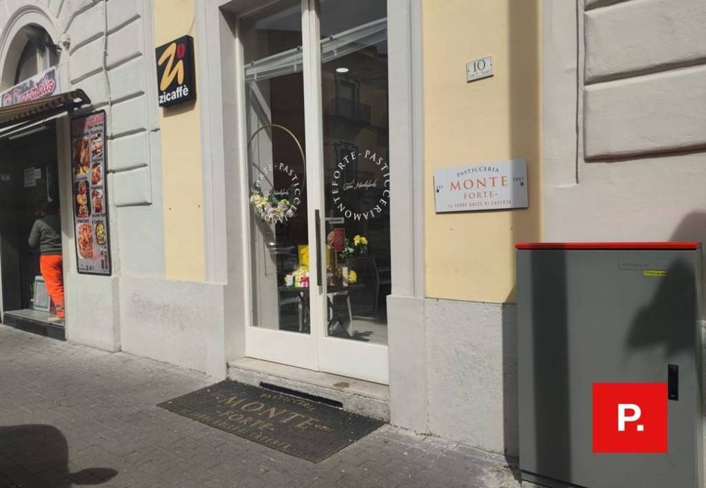 negozio in vendita a Caserta in zona Centro Città