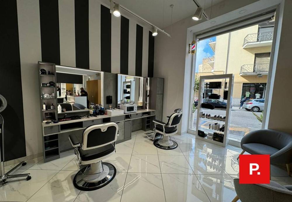 locale commerciale in vendita a Caserta in zona Centro Città