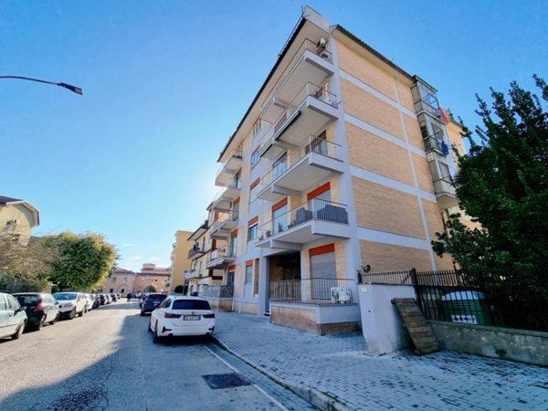 appartamento in vendita a Caserta in zona Acquaviva