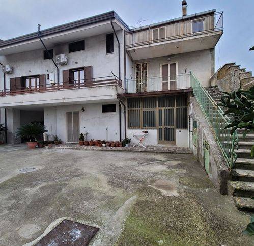 casa indipendente in vendita a Caserta in zona Casola