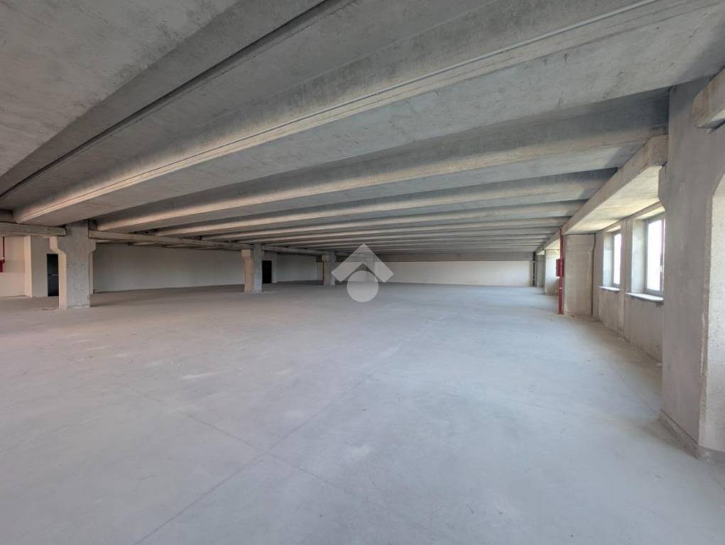 negozio in vendita a Caserta