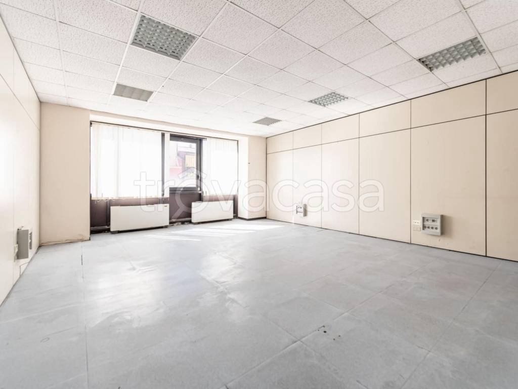 ufficio in vendita a Caserta in zona Acquaviva