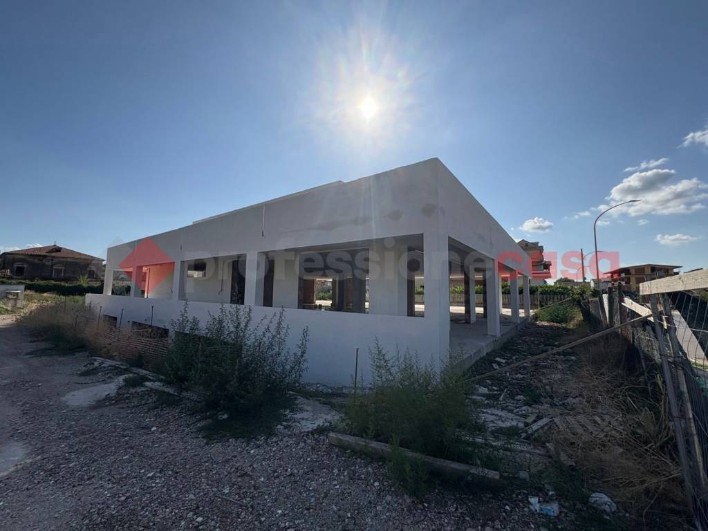 negozio in vendita a Caserta in zona Michelangelo