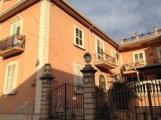 casa indipendente in vendita a Caserta in zona San Clemente