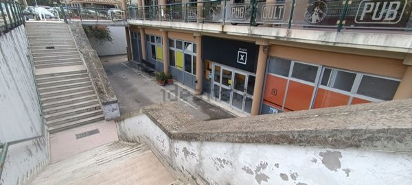 locale commerciale in vendita a Caserta in zona Centurano/Cerasole