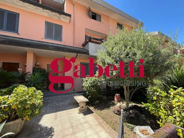casa indipendente in vendita a Caserta