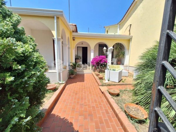 casa indipendente in vendita a Caserta in zona San Leucio