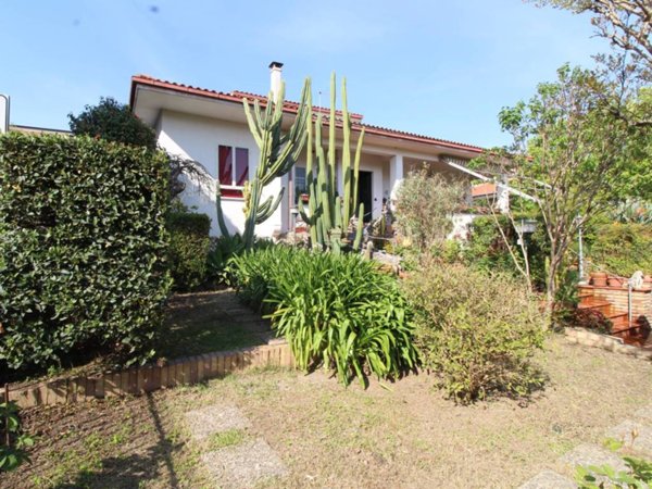 casa indipendente in vendita a Caserta in zona Briano