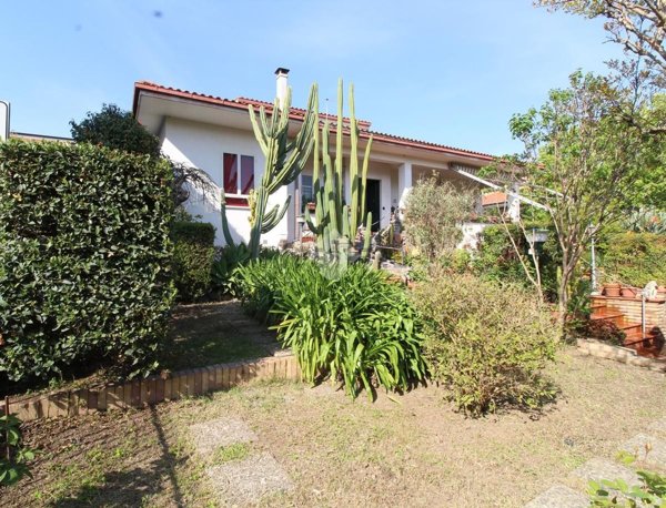 casa indipendente in vendita a Caserta in zona Briano