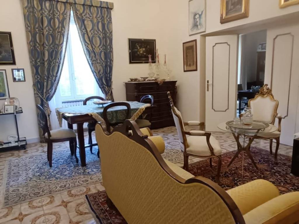 intera palazzina in vendita a Caserta in zona Centro Città