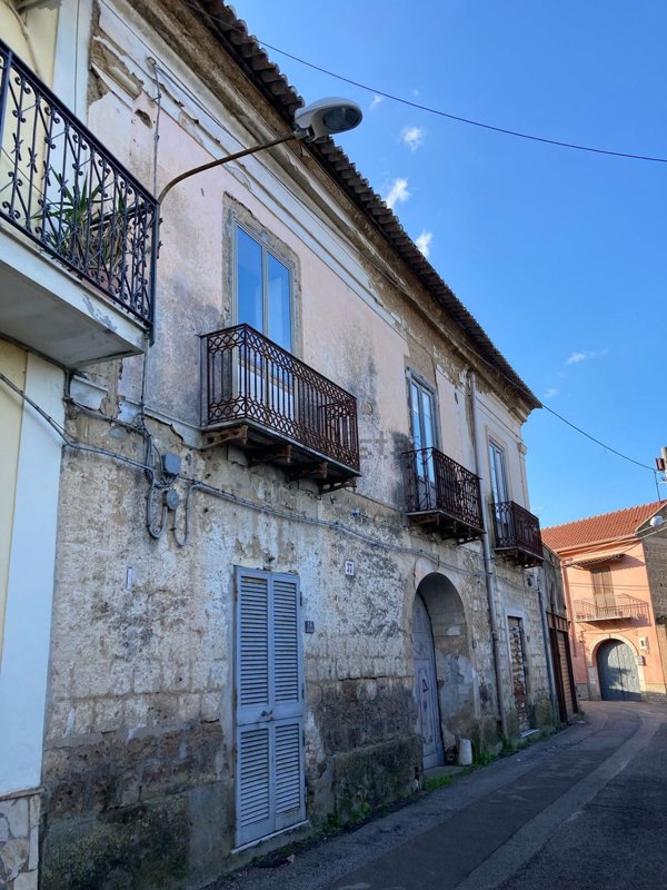 intera palazzina in vendita a Caserta
