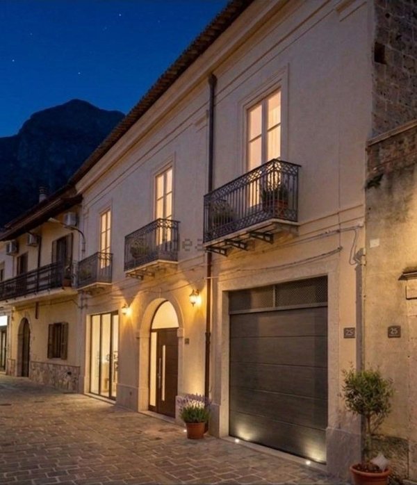 intera palazzina in vendita a Caserta in zona Garzano