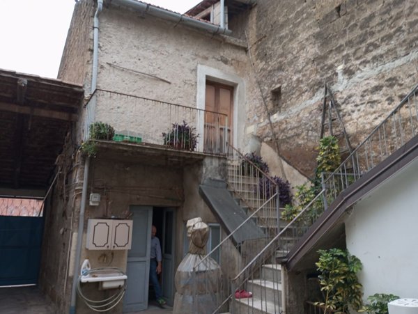 pentavano in vendita a Caserta in zona San Clemente