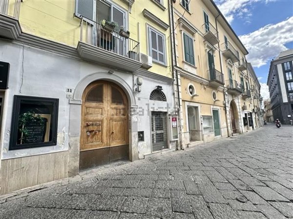 locale commerciale in vendita a Caserta in zona Centro Città