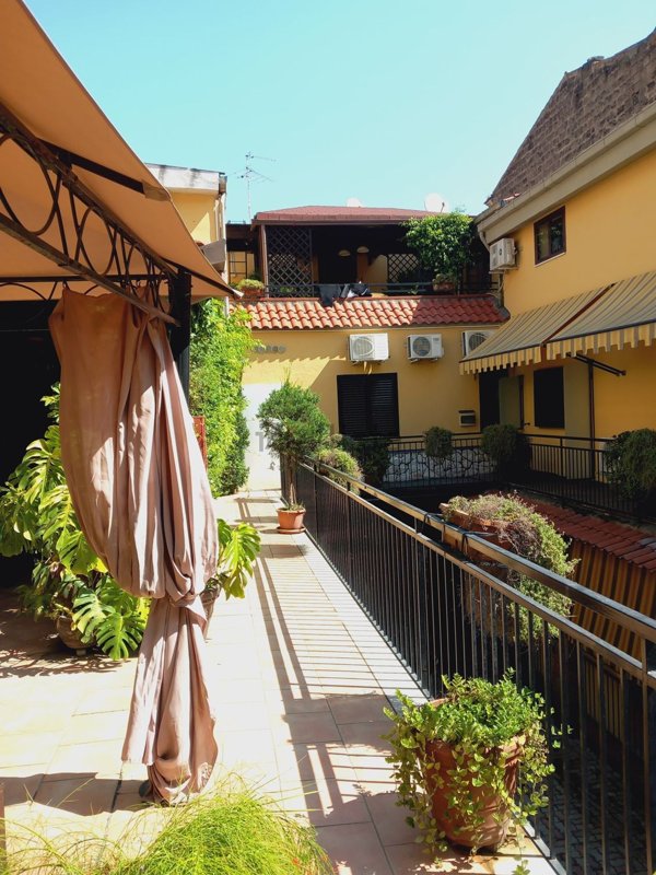 intera palazzina in vendita a Caserta in zona Acquaviva