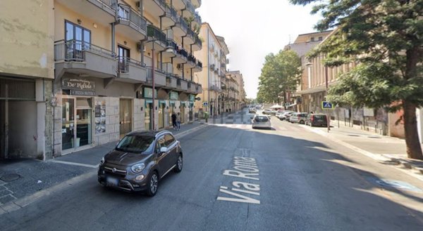 locale commerciale in vendita a Caserta in zona Acquaviva
