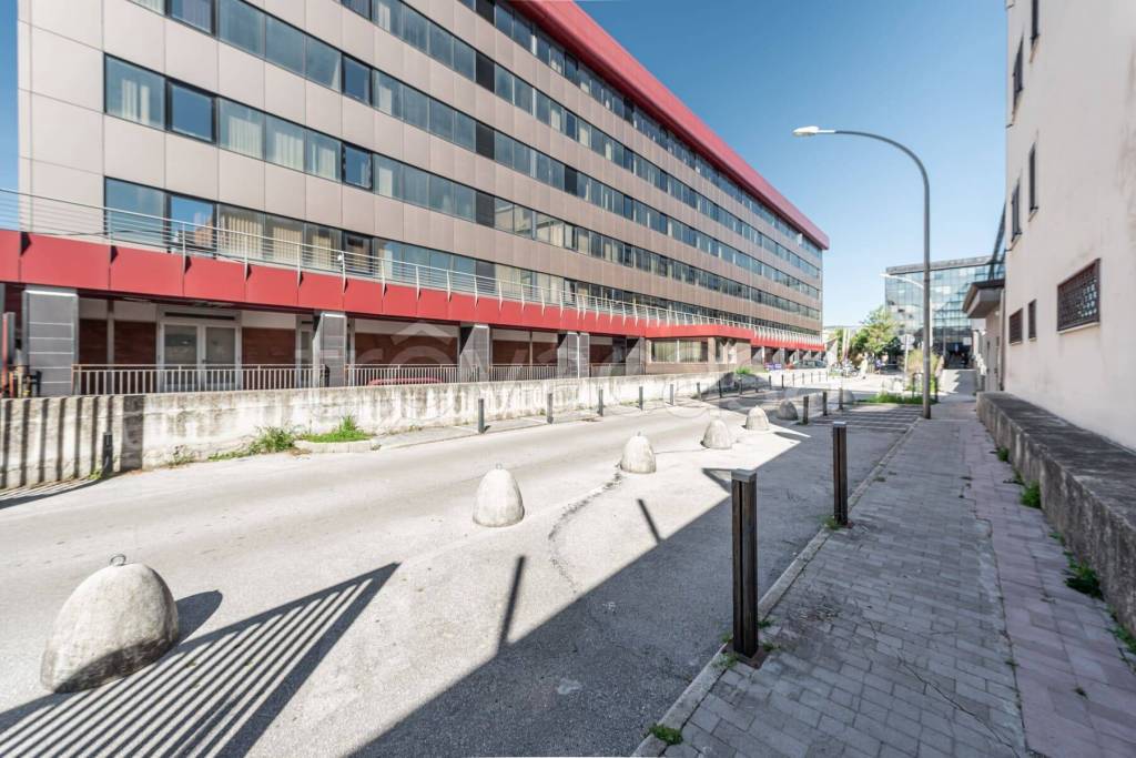 ufficio in vendita a Caserta in zona Acquaviva