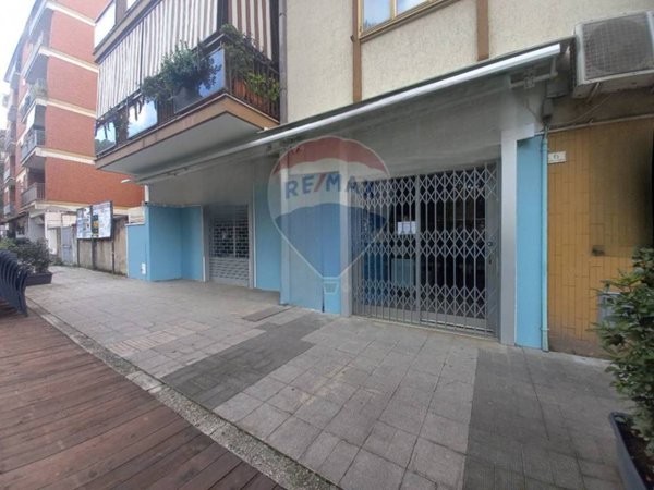 locale commerciale in vendita a Caserta in zona Centro Città