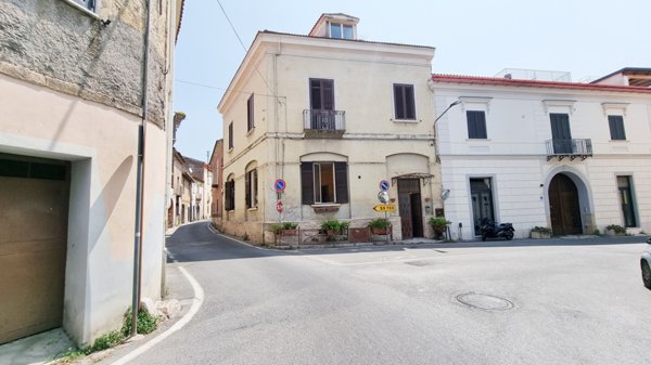 casa indipendente in vendita a Caserta in zona San Leucio