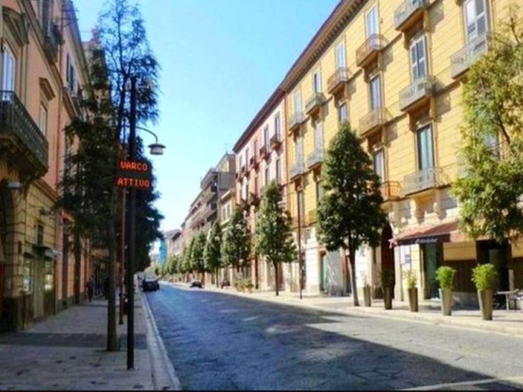 negozio in vendita a Caserta in zona Centro Città