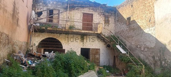 casa indipendente in vendita a Caserta in zona Acquaviva