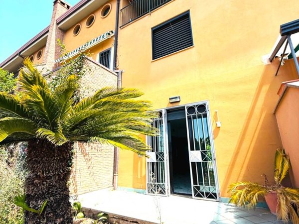 casa indipendente in vendita a Caserta in zona Mezzano