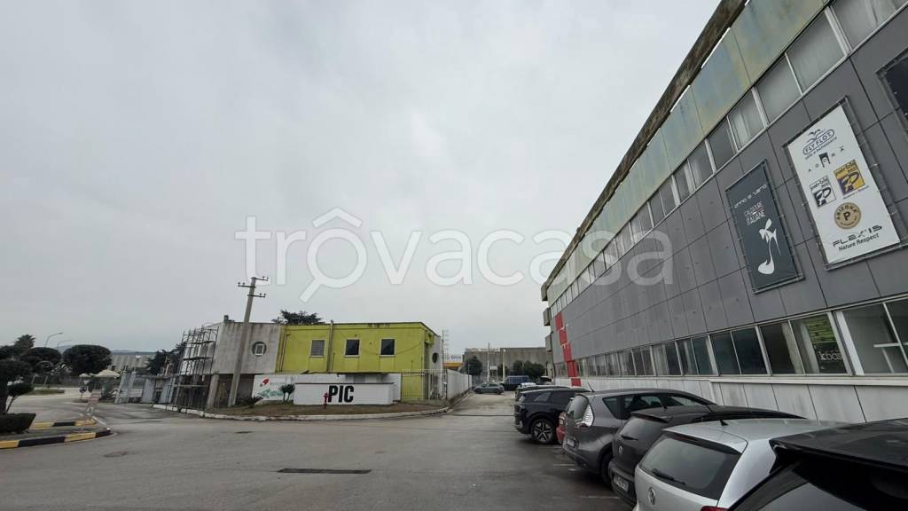 negozio in vendita a Caserta in zona Briano