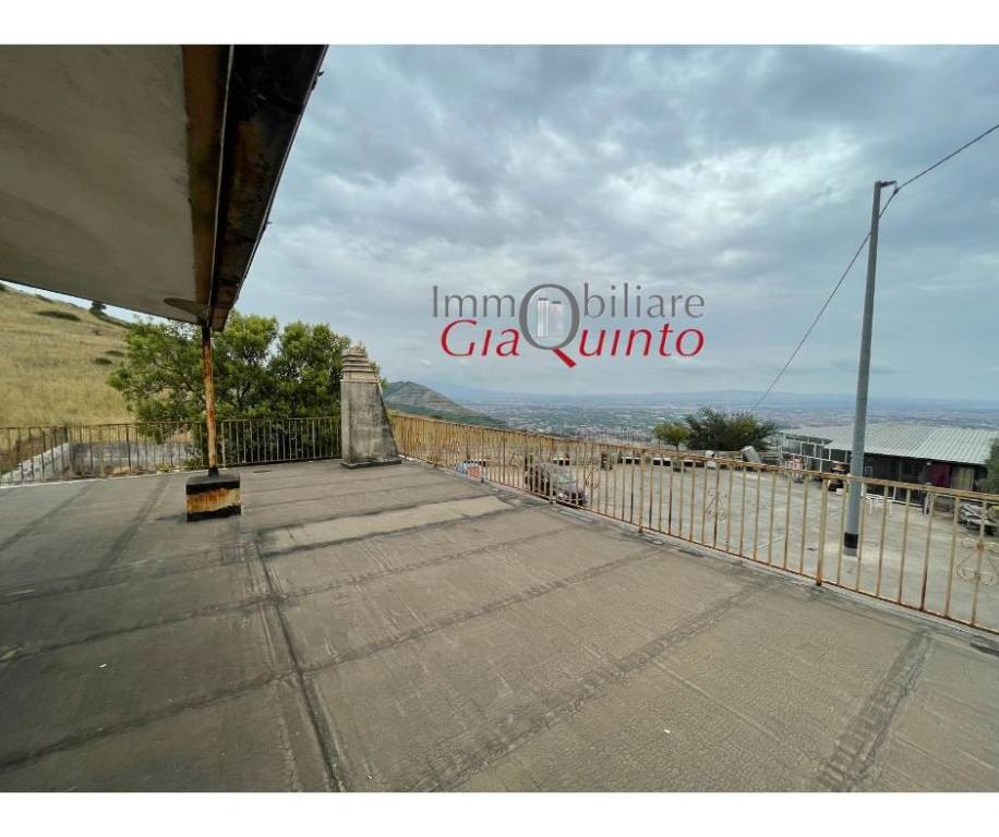 casa indipendente in vendita a Caserta in zona Casertavecchia