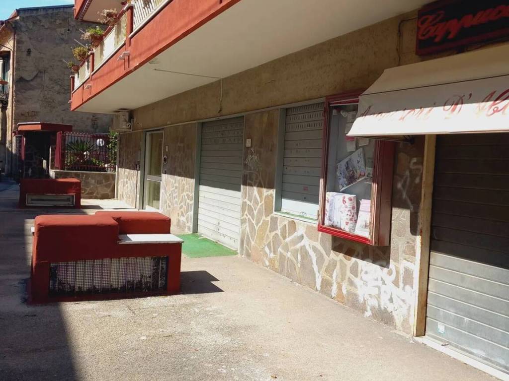 negozio in vendita a Caserta