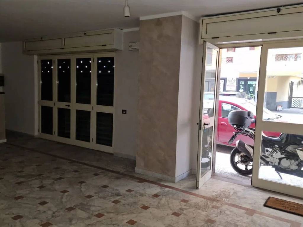 negozio in vendita a Caserta