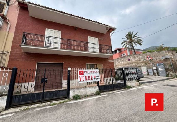 casa indipendente in vendita a Caserta in zona Briano