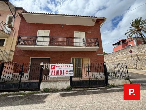 casa indipendente in vendita a Caserta in zona Briano