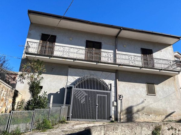 intera palazzina in vendita a Caserta