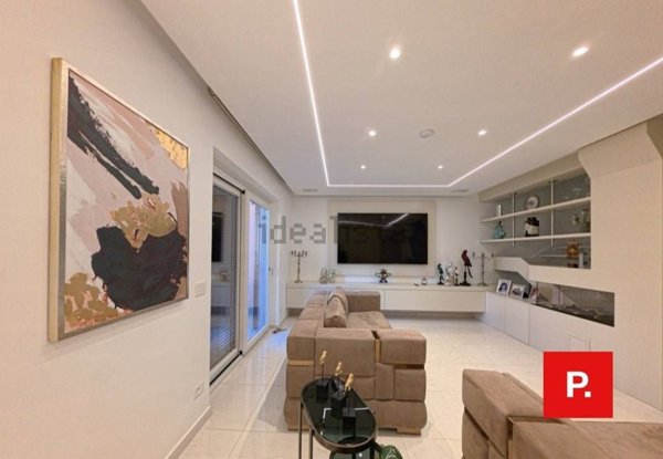 casa indipendente in vendita a Caserta in zona Centro Città