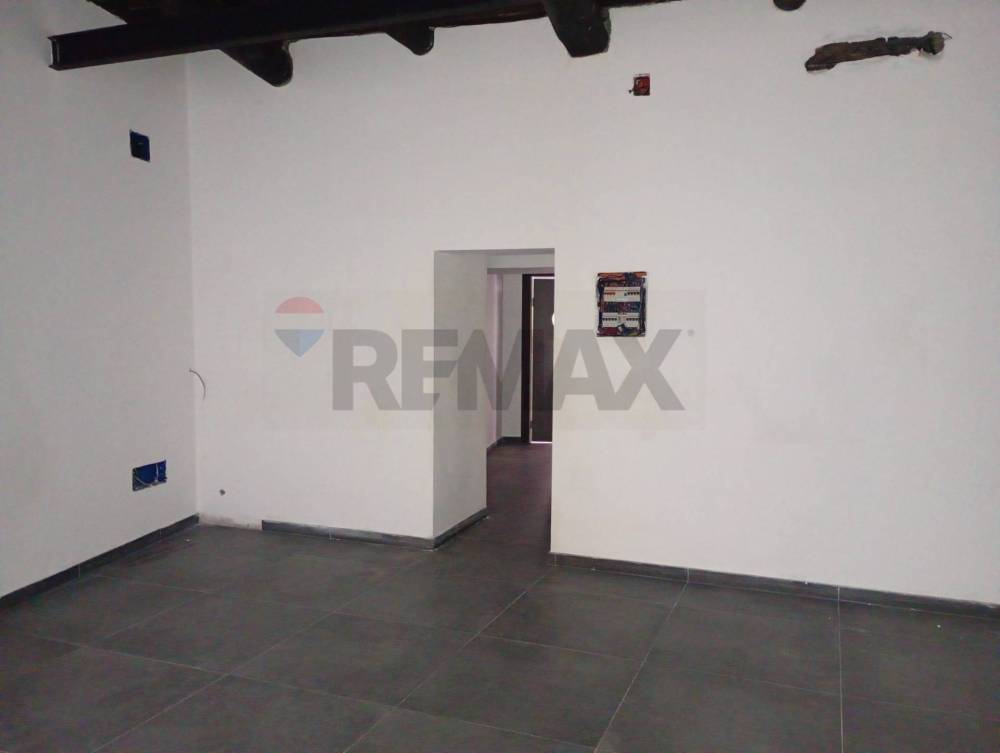 locale commerciale in vendita a Caserta in zona Centro Città