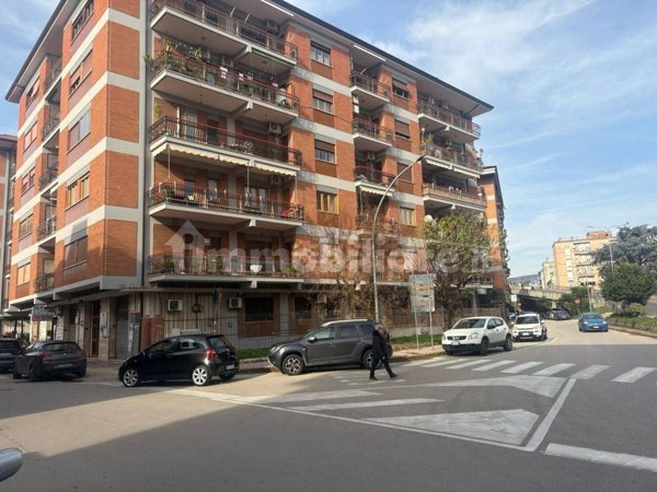 appartamento in vendita a Caserta in zona Acquaviva