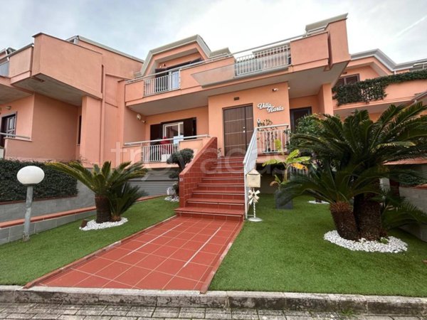 casa indipendente in vendita a Caserta in zona Centro Città