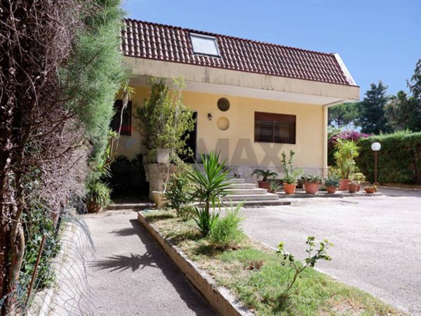 casa indipendente in vendita a Caserta in zona Acquaviva