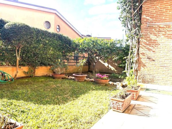 casa indipendente in vendita a Caserta in zona Casertavecchia