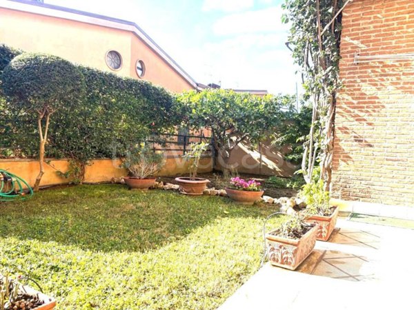 casa indipendente in vendita a Caserta in zona Mezzano