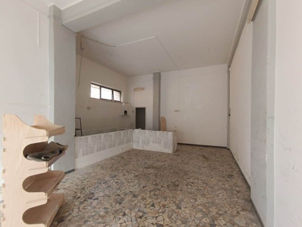 negozio in vendita a Caserta in zona Centro Città