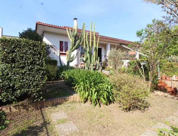 casa indipendente in vendita a Caserta in zona Briano