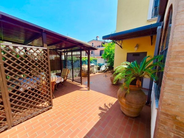 casa indipendente in vendita a Caserta in zona San Leucio